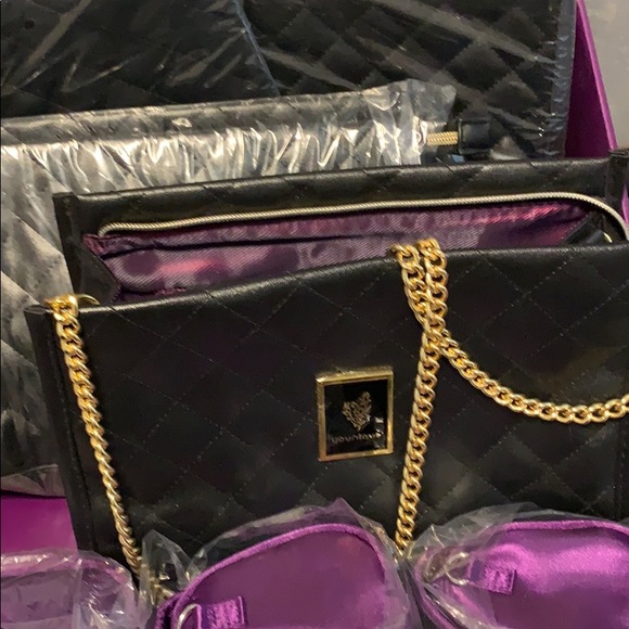 Buy 1 get 1 FREE Younique  Cosmetic bags - Picture 3 of 7